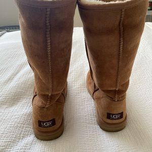 Tan pair of tall UGGS